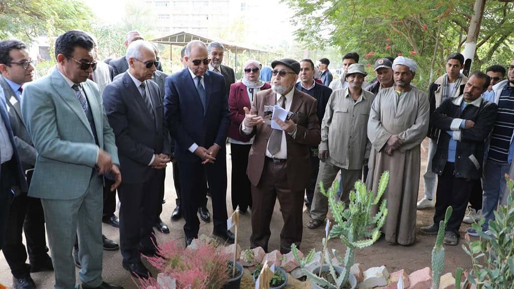 المحافظ بكلية زراعة جامعة المنيا